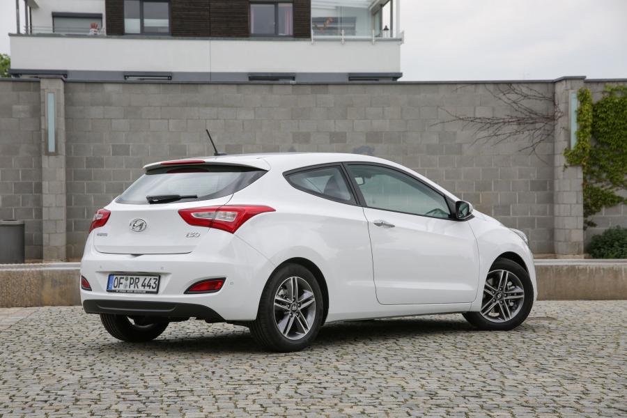  Hyundai i30 Coupe 2015 года  (фото 14 из 19)